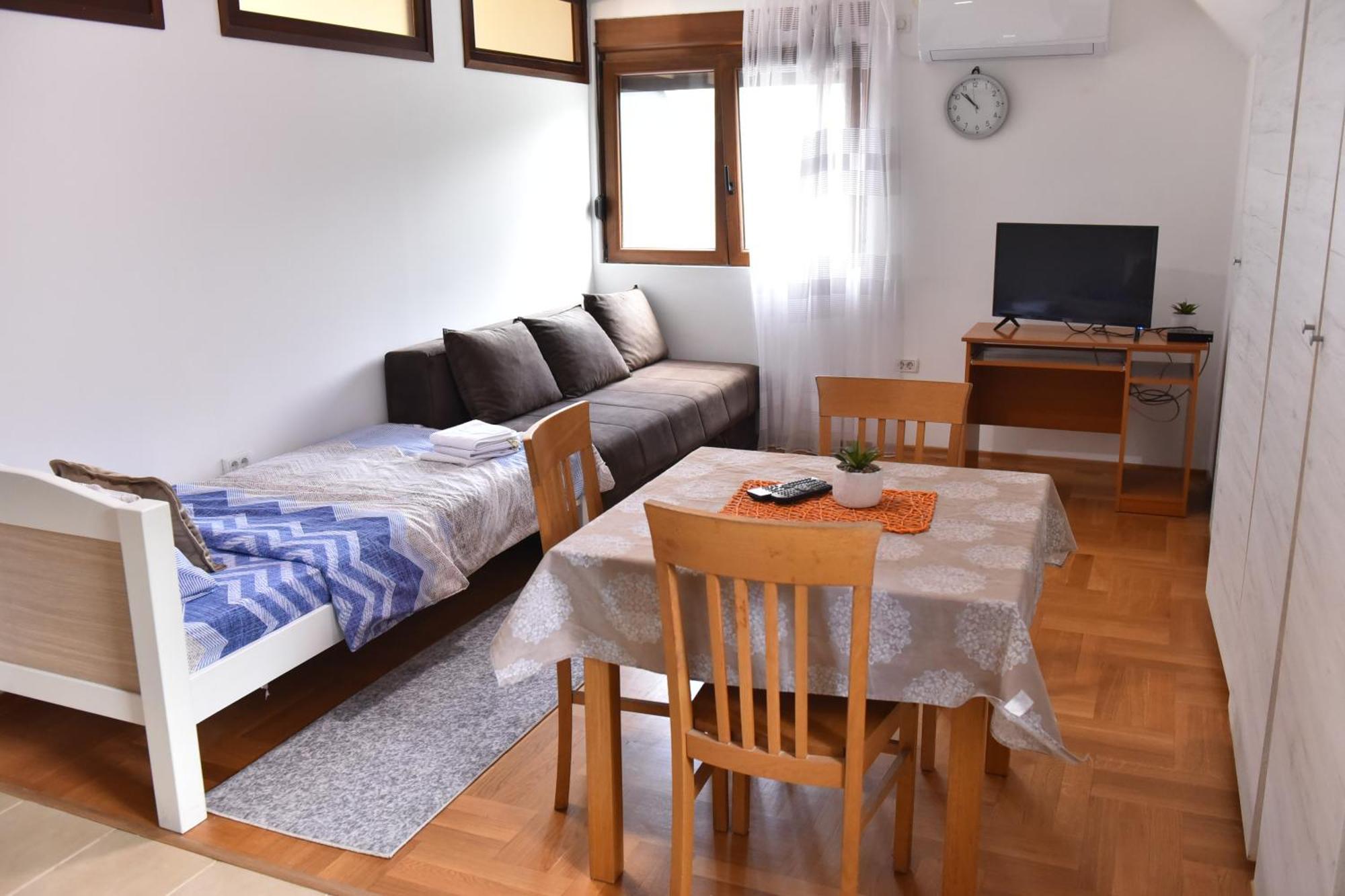 Apartments Ravno Plužine Rom bilde