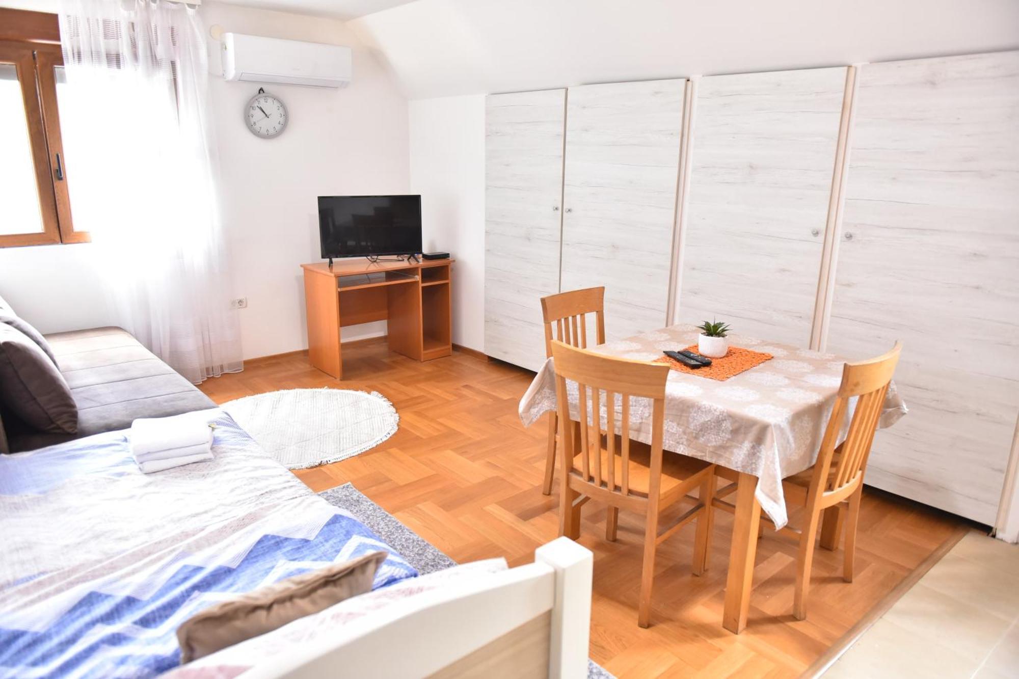 Apartments Ravno Plužine Rom bilde