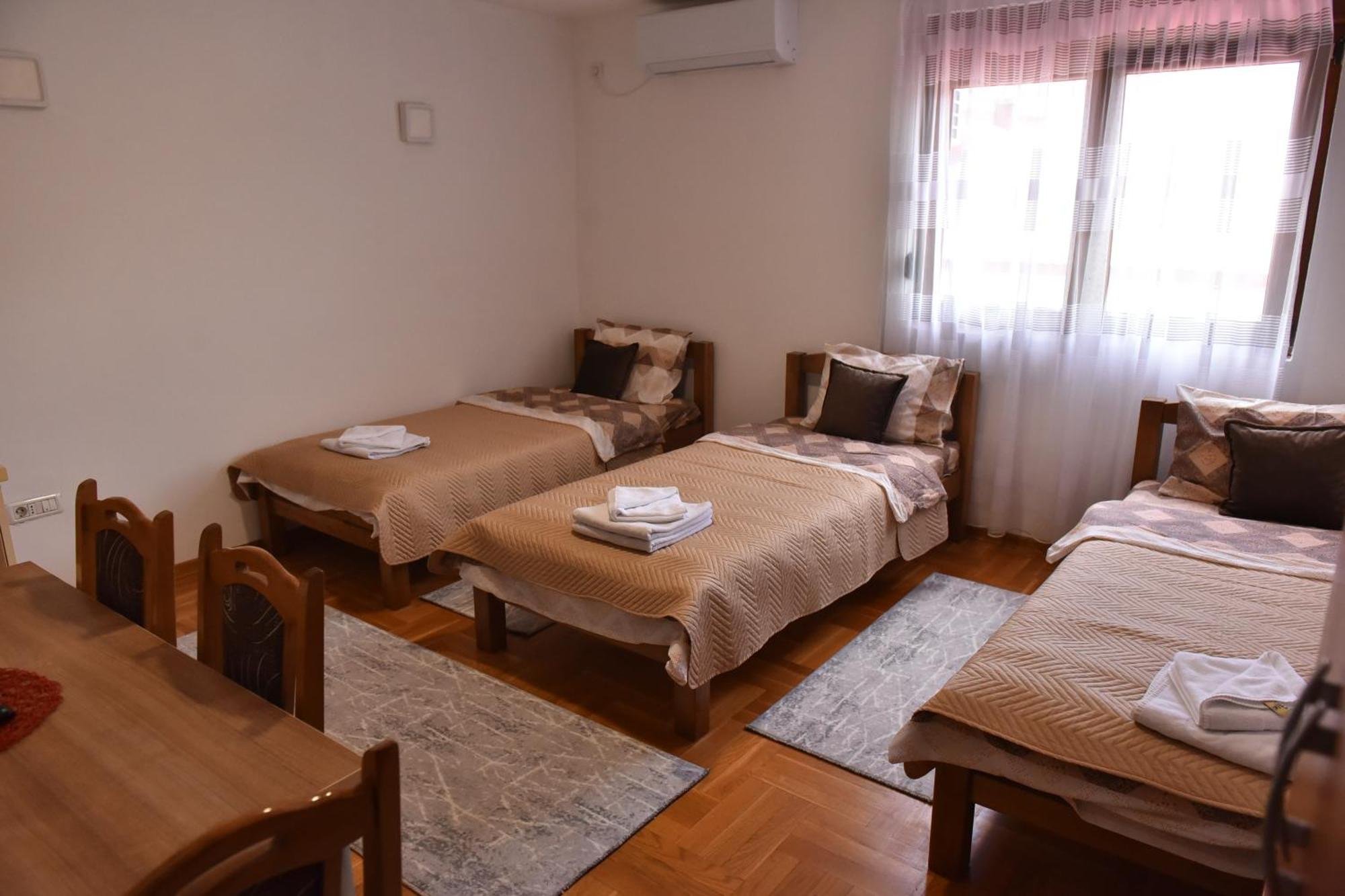 Apartments Ravno Plužine Rom bilde