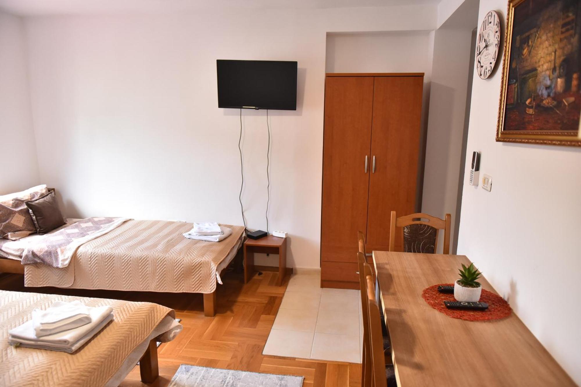 Apartments Ravno Plužine Rom bilde
