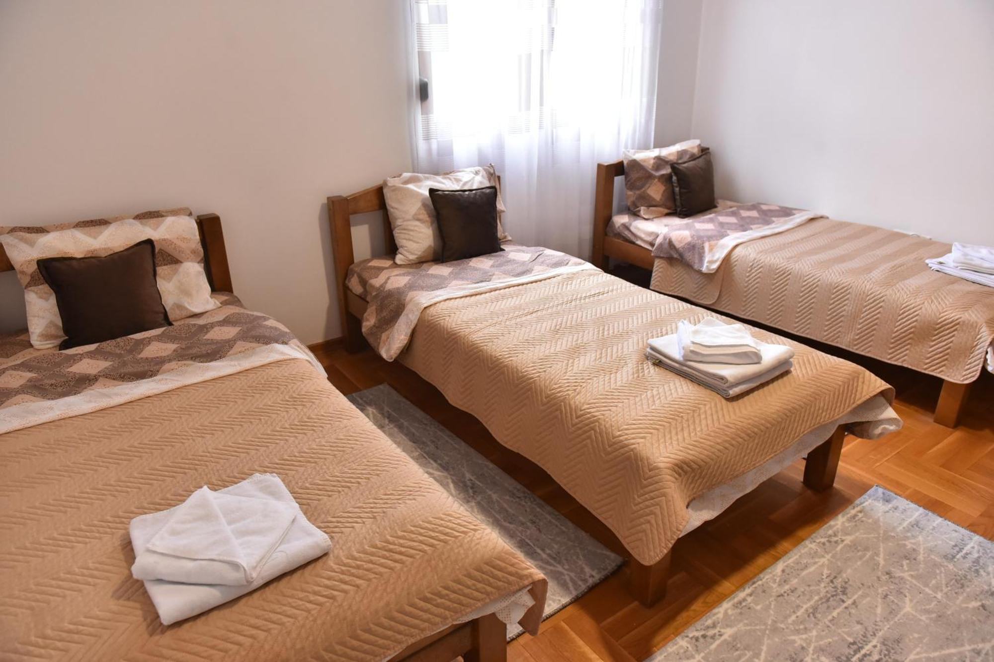 Apartments Ravno Plužine Rom bilde