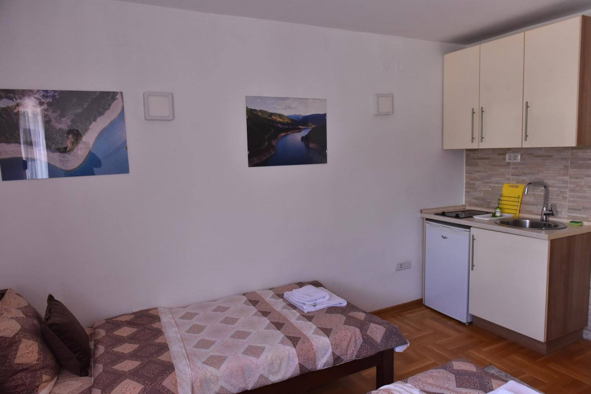 Apartments Ravno Plužine Rom bilde