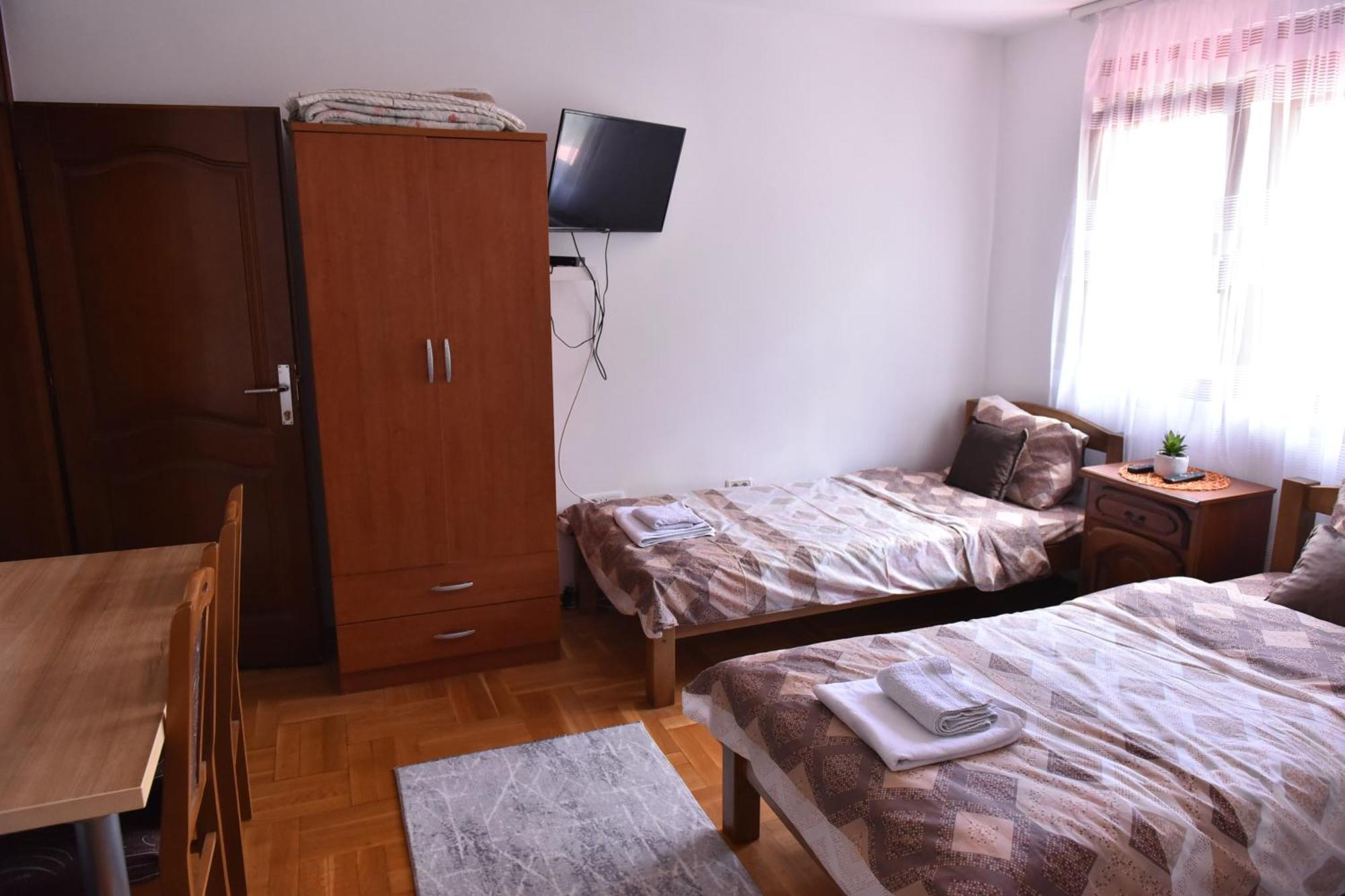 Apartments Ravno Plužine Rom bilde