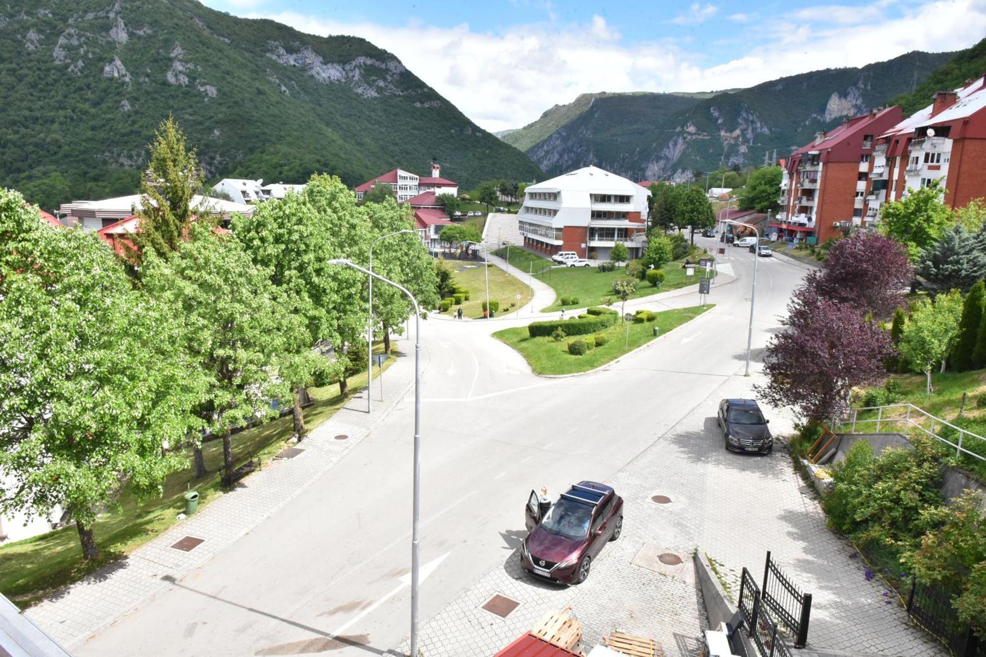 Apartments Ravno Plužine Rom bilde