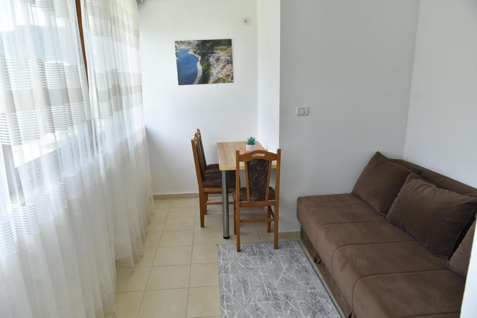 Apartments Ravno Plužine Rom bilde